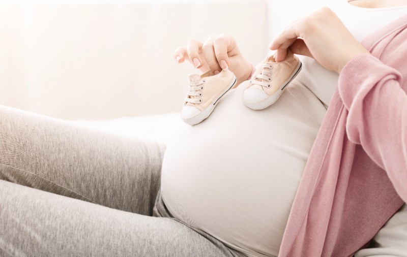 Elena din Brașov a aflat că este însărcinată, chiar după ce a adoptat un băiețel. Femeia era convinsă că nu poate fi mamă, acum are doi copii