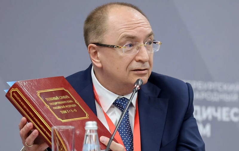 „Credință”, „speranță”, „bine” și „adevăr” au dispărut din noul Dicționar explicativ al limbii de stat a Federației Ruse: autoritarismul este „cea mai eficientă formă de guvernare în vremuri dificile”