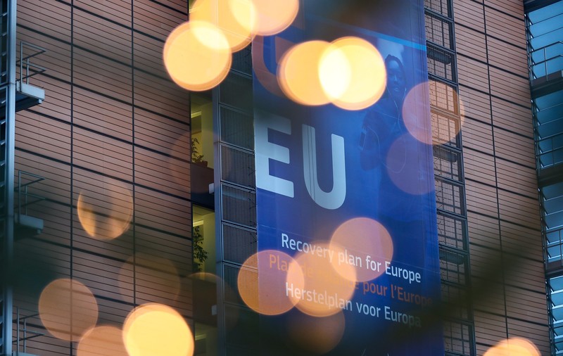Cum nu a încercat Comisia Europeană să ne fure Crăciunul. Lupta culturală din spatele urării „Sărbători fericite!”