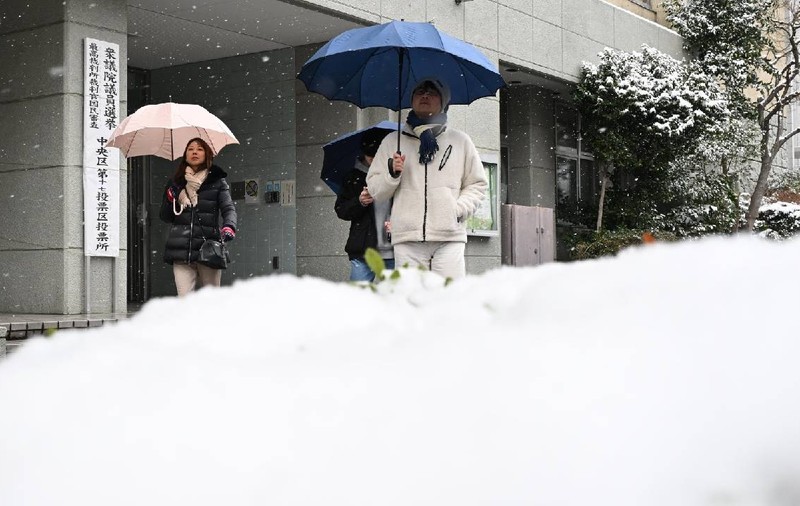 Milioane de japonezi înfruntă nămeții la alegerile istorice anticipate: Sanae Takaichi vrea o victorie decisivă