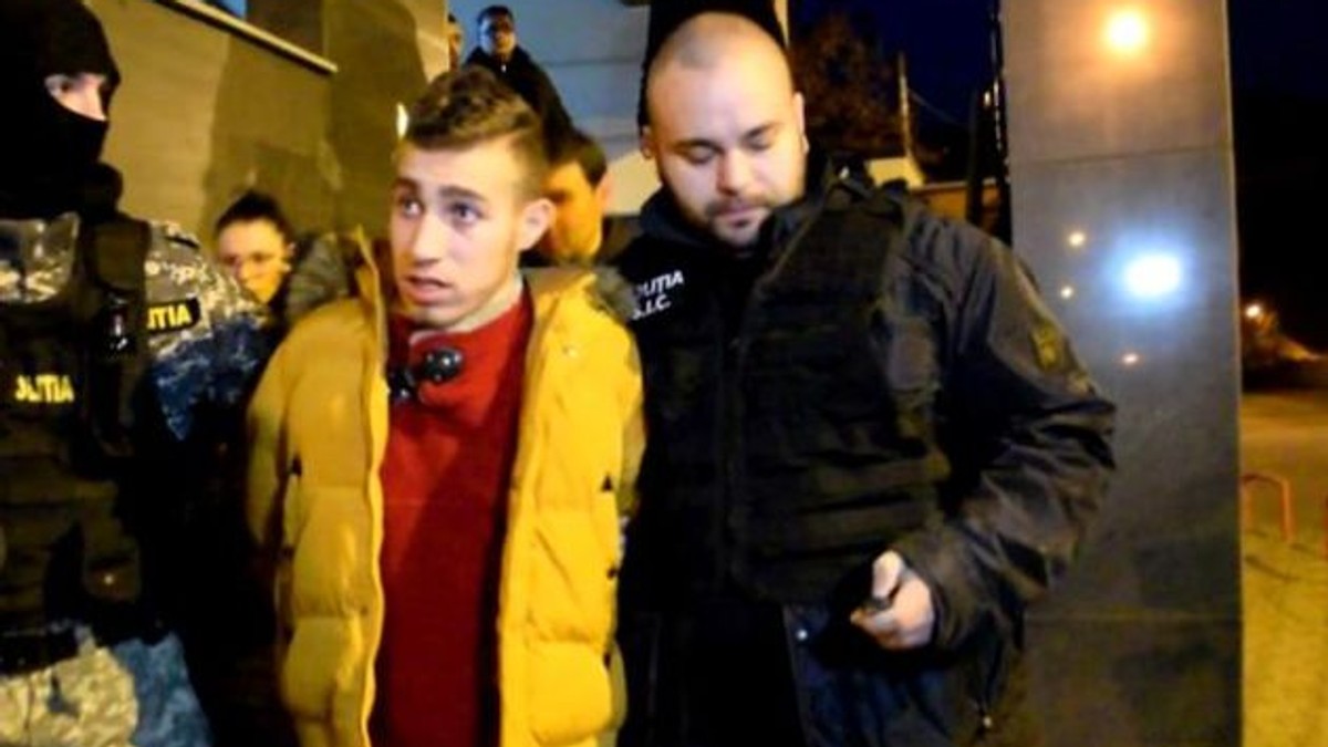 Unul dintre fraţii care au ucis un bătrân din Bistriţa pentru 100 de lei și un telefon mobil s-a sinucis în arest