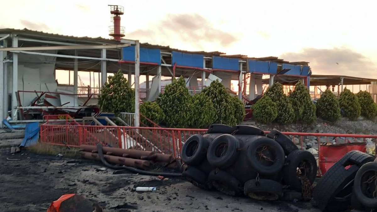 Hala ARSVOM a fost grav afectată de o dronă maritimă care s-a autodetonat în zonă
