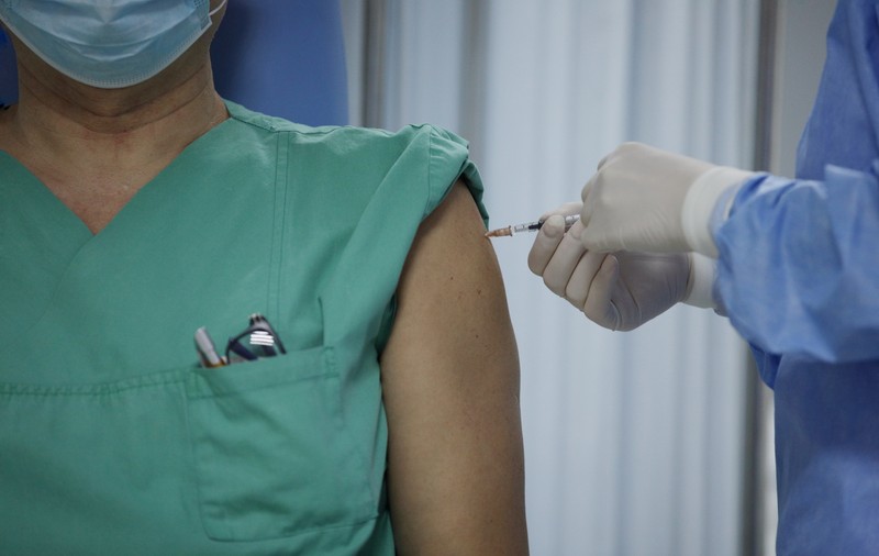 DSP: în Botoșani, 27 de jurnaliști s-au vaccinat în prima etapă, odată cu medicii. Directorul spune că altfel s-ar fi irosit dozele