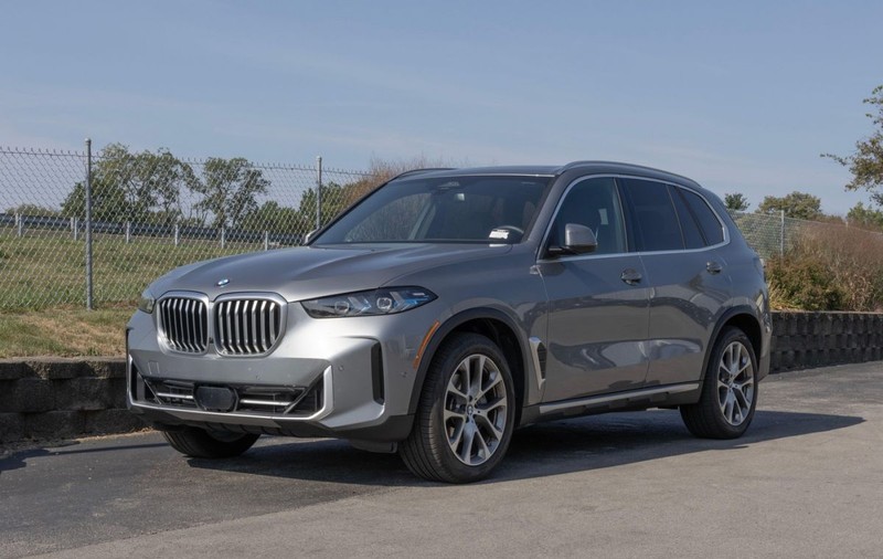Număr record de mașini BMW cumpărate de români, în 2025: care au fost cele mai vândute modele
