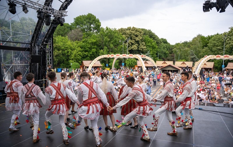 Începe Festivalul Internațional de Folclor „Muzici și Tradiții în București”. Programul complet al unui weekend plin de evenimente