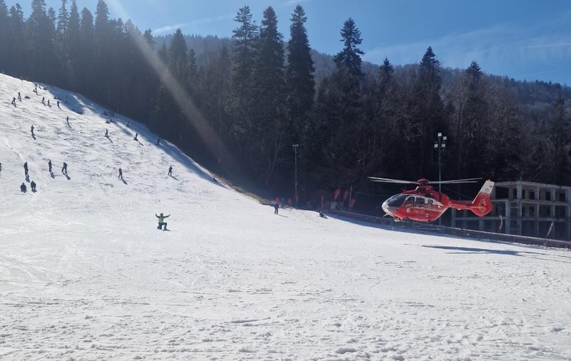 Turistă grav rănită pe pârtie la Sinaia, preluată cu elicopterul SMURD | VIDEO