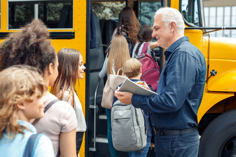 În Săptămâna Verde și Școala Altfel multe școli organizează exursii plătite de părinți pe bani grei, deși Legea Educației precizează că aceste programe școlare implică activități gratuite. Foto: Shutterstock