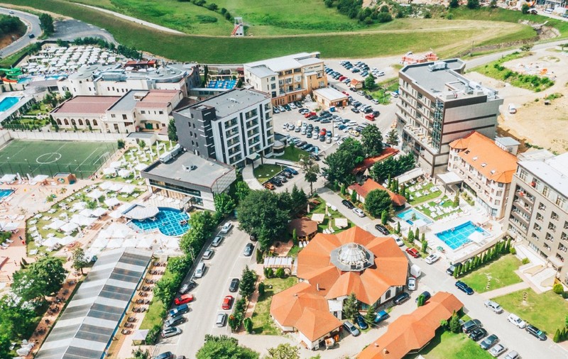 Românii strâng cureaua, turismul e în cădere liberă. Recesiunea golește hotelurile din Băile Felix și Oradea