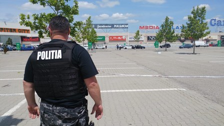 Panică într-un centru comercial din Pitești din cauza unui meseriaș uituc