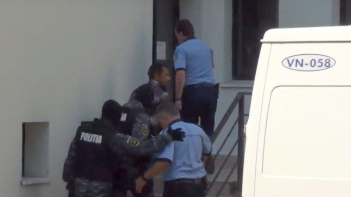 A luat o copilă de 11 ani de sub nasul familiei și a batjocorit-o. Părinții erau prea beți ca să înțeleagă ce se petrece!
