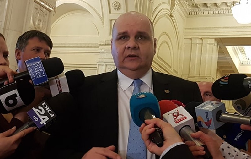 Raport de admitere pentru legea vaccinării obligatorii, în comisia de sănătate, în absenţa presei. Corneliu Buicu: "Consimţământul trebuie obţinut de la părinţi"