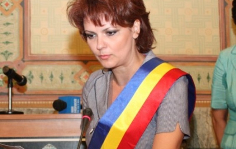 Să tot lucrezi ca BUGETAR! Vezi ce SALARIU NESIMŢIT are soţul Olguţei Vasilescu! FOTO