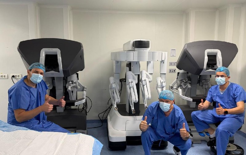 Robotul da Vinci a sosit la Fundeni! Prof. dr. Vlad Brașoveanu: „Recoltare hepatică cu risc mai redus pentru cei care aleg să salveze o viață”