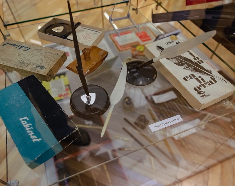 FOTO. Stilourile unor scriitori cunoscuți, expuse la Biblioteca Națională