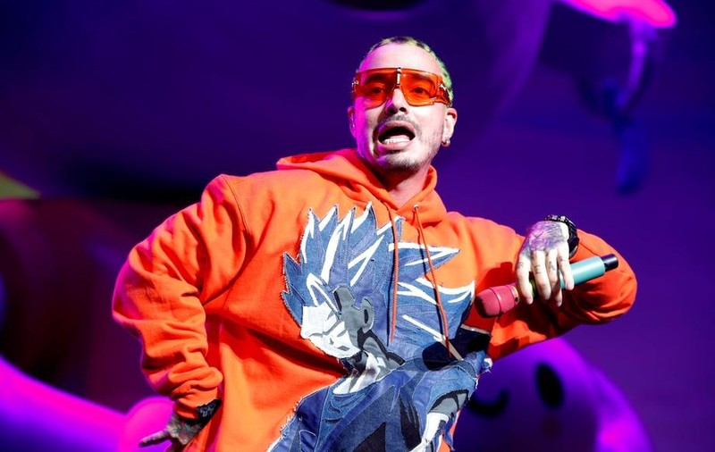 Cazul „Dani Mocanu”, în Columbia. Cântărețul J Balvin, în mijlocul unui scandal, după ce în ultimul său videoclip apare ținând două femei în lesă