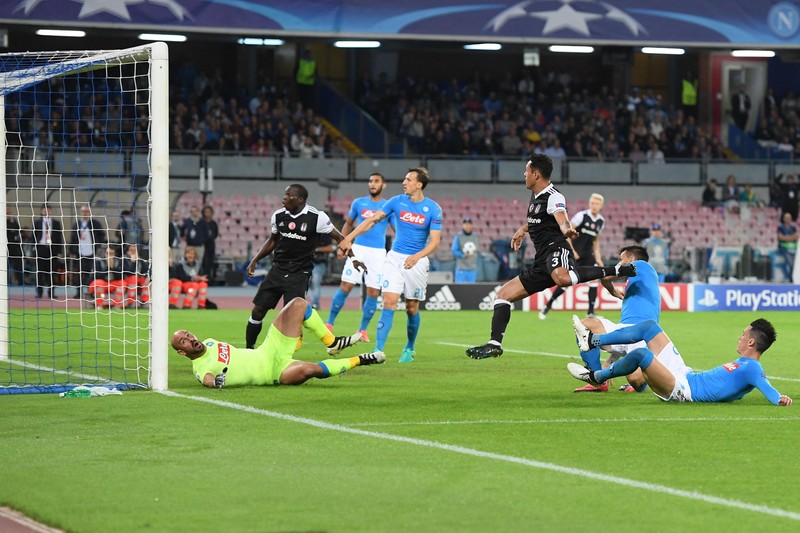 epa05592506 Besiktas' Adriano (3R) scores a goal during the UEFA Champions League group B soccer match SSC Napoli vs Besiktas JK Istanbul at San Paolo stadium in Naples, Italy, 19 October 2016. EPA/CIRO FUSCO
