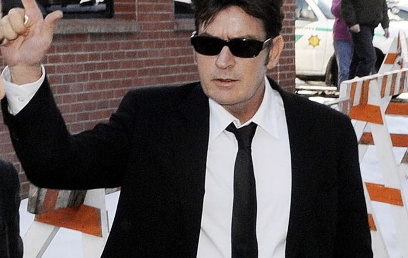 Charlie Sheen: "Se spune că am 9 vieţi, nu ştiu la a câta sunt"