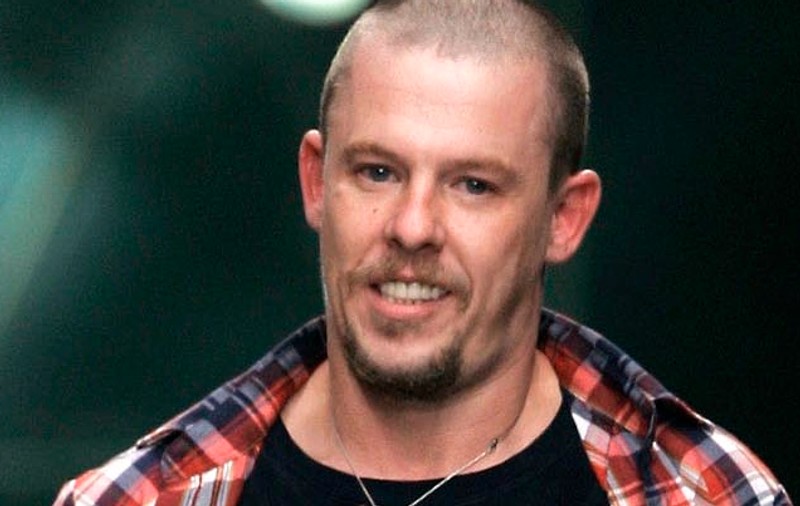 Alexander McQueen s-a drogat înainte de a-şi lua viaţa