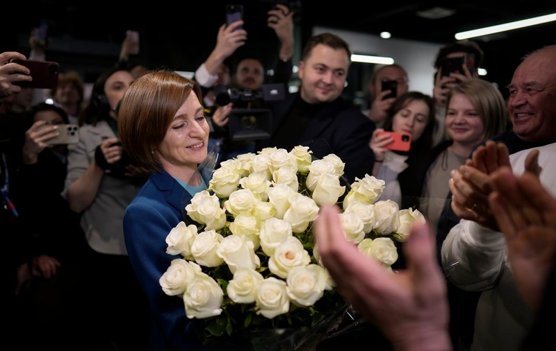 Maia Sandu a câştigat un nou mandat de preşedinte al Republicii Moldova, după ce l-a învins în turul 2 al alegerilor pe Alexandr Stoianoglo