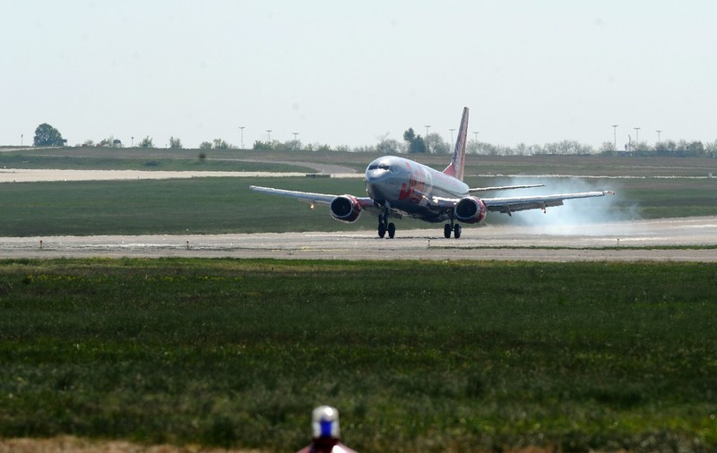 Mai multe companii aeriene își suspendă zborurile către Spania, din cauza pandemiei de coronavirus