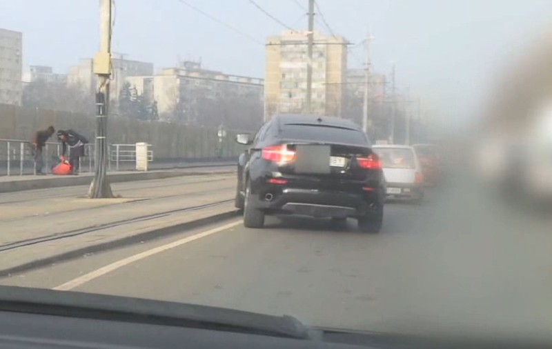 Bianca cea nerăbdătoare! Uite ce aroganţe face şoferiţa în trafic! | VIDEO