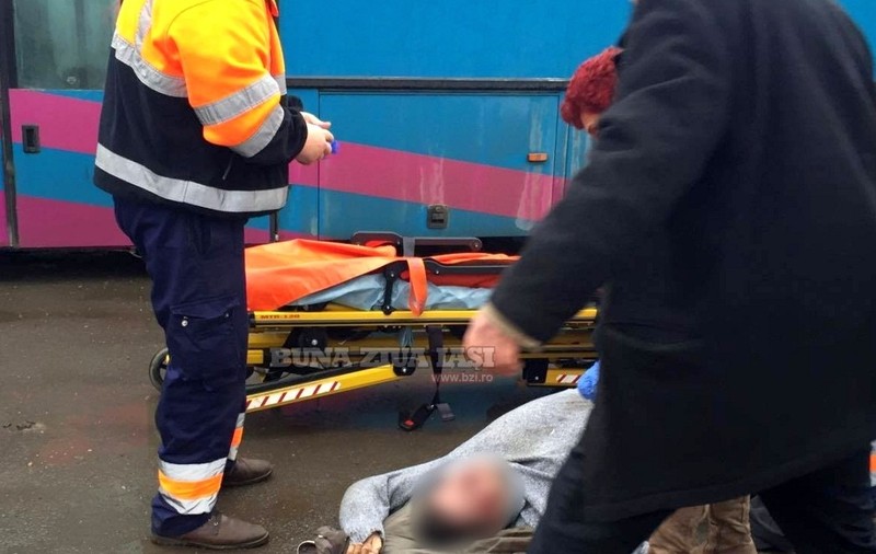 Un ieşean s-a prăbuşit în mijlocul străzii, a refuzat să se urce în Ambulanţă iar peste câteva minute a murit. Care este motivul pentru care nu a vrut ajutorul medicilor