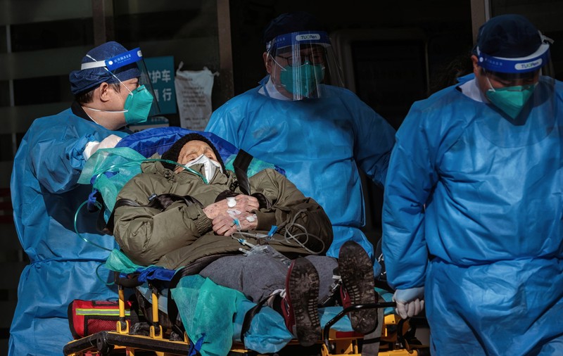 Spitalele din China, în dificultate din cauza numărului uriaș de cazuri COVID. Nici crematoriile nu mai fac față deceselor