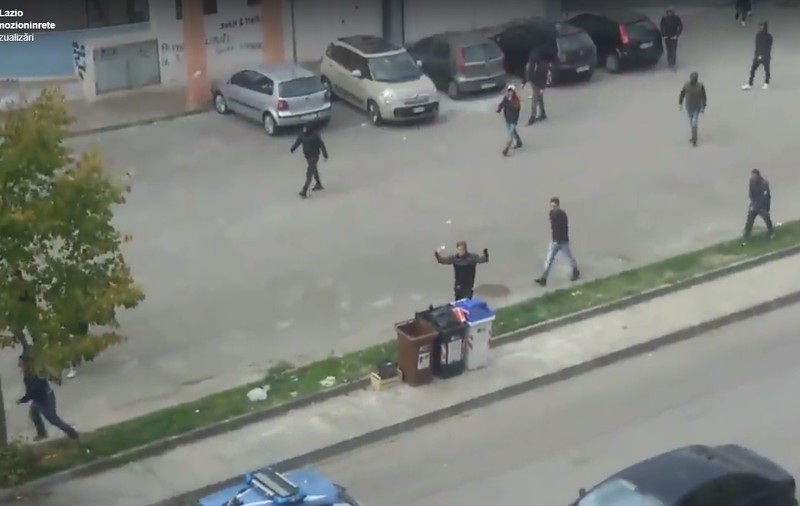 Incidente înainte de Benevento - Lazio. Fanii gazdelor i-au atacat pe suporterii oaspeților | VIDEO