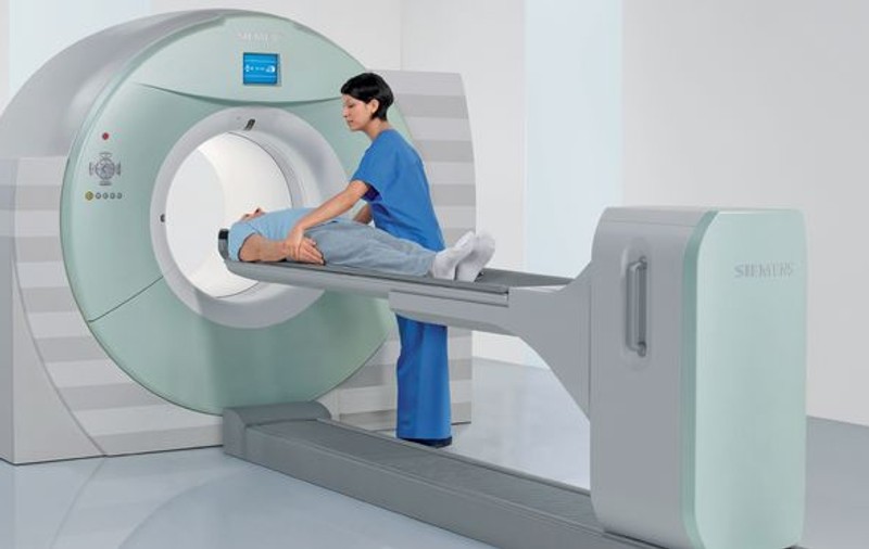 Mii de pacienți, pe listele de așteptare pentru RMN. Unii bolnavi așteaptă chiar și un an să facă investigația medicală gratuit