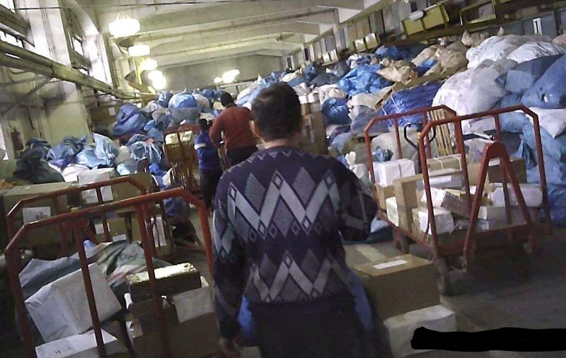 EXCLUSIV / De ce întârzie coletele comandate din China. Haos în depozitele Poștei Române (VIDEO)