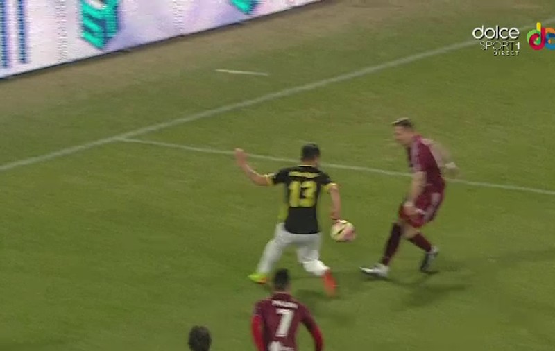 Astra putea să piardă la masa verde meciul de la CFR Cluj! Campioana a rămas fără echipament și a primit ajutor de la gazde