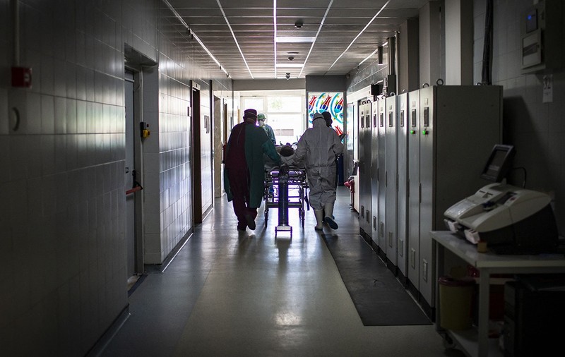 Surpriză în cazul femeii din Botoșani care a spus că “un domn și o doamnă de la DSP” i-au oferit 3.000 de lei ca să-și treacă soțul drept mort COVID-19