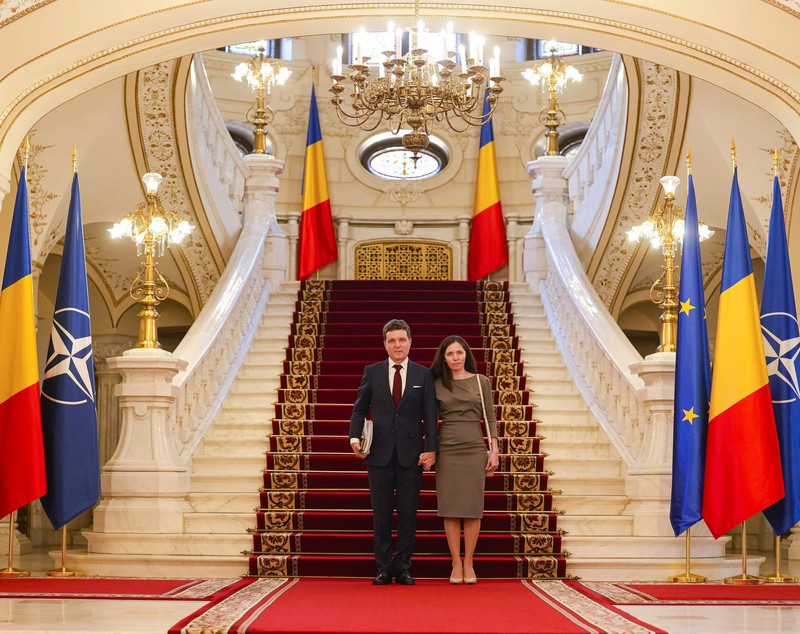 Cum arată o zi din viața Mirabelei Grădinaru: „Ceasul meu sună la ora șase dimineața”. Doar o dată pe săptămână merge fizic la muncă