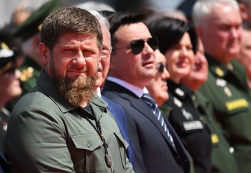 Ramzan Kadîrov (stânga)