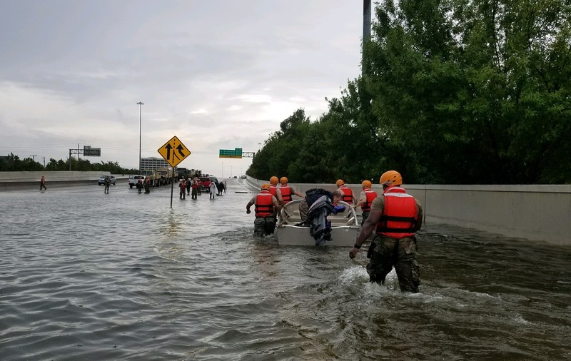 Mai multe clinici din Texas oferă avorturi gratis femeilor afectate de uraganul Harvey
