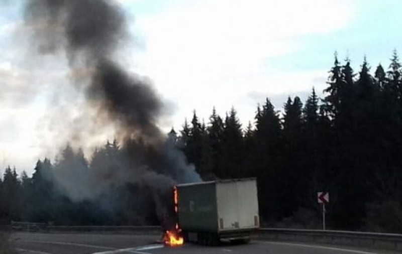 Camionul cu azotat de amoniu care a luat foc în Pasul Tihuța transporta legal încărcătura