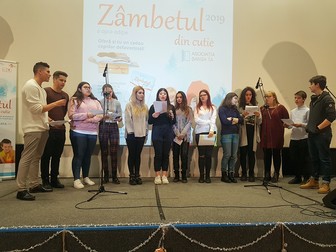 Liceenii și-au încălzit vocile pentru o cauză bună