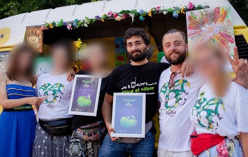 INVESTIGAȚIE. Un polițist de la Crimă Organizată știa despre abuzul sexual al activistului vegan, coleg cu el de festivaluri, dar n-a făcut nimic. Victimă: „Polițistul a zis că nu i se pare că eu am fost violată”