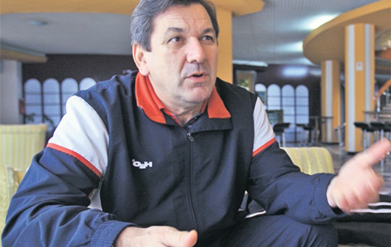 Radu Voina, tehnicianul Oltchimului, ne-a dezvăluit cât de greu e să antrenezi o echipă de handbal care se bate pentru Liga Campionilor: are mereu insomnii