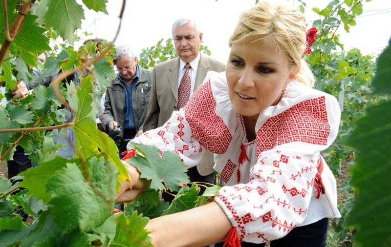 Elena Udrea, ÎN IPOSTAZE INCREDIBILE! Vezi fotografiile cu care a uimit România | FOTO INEDIT