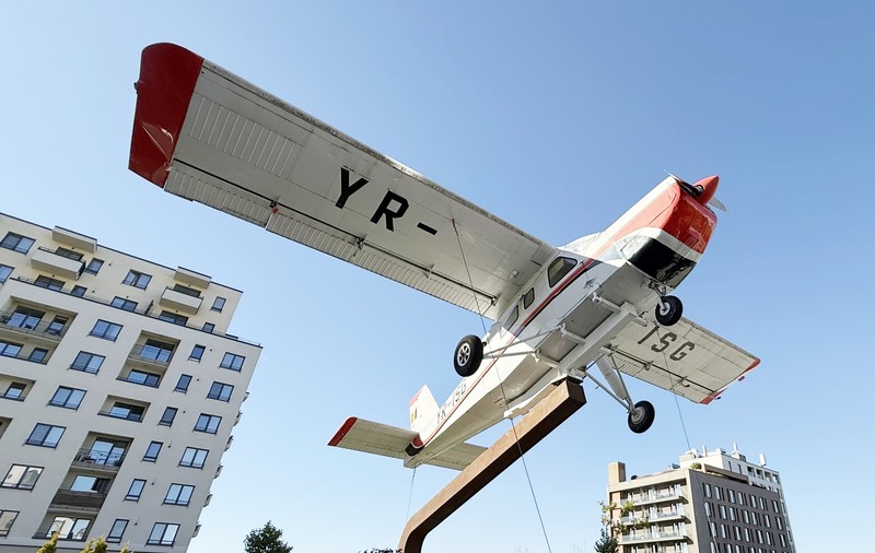 Avionul din 1971 care a „aterizat” în cel mai scump cartier din Brașov