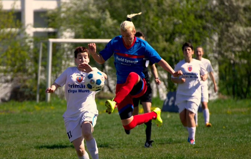 Ce fotbalistă avem! Nina Anca face perfect stop pe piept! Și nu doar atât! | VIDEO