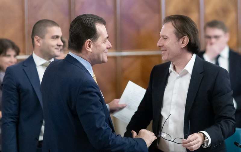 UPDATE | Guvernul a amânat prin Ordonanţă intrarea în vigoare a pensiilor speciale ale aleşilor locali, dar păstrează cumulul pensie-salariu