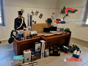 O parte din bunurile furate de șoferii români. Foto: Carabinieri Piacenza