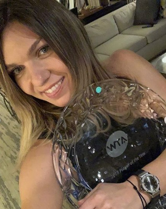 FOTO/ Simona Halep, apariție de senzație la Singapore, după ce a fost desemnată cea mai bună jucătoare a anului