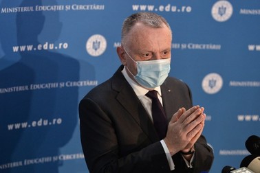 Ministrul educației, Sorin Cîmpeanu | Foto: Hepta