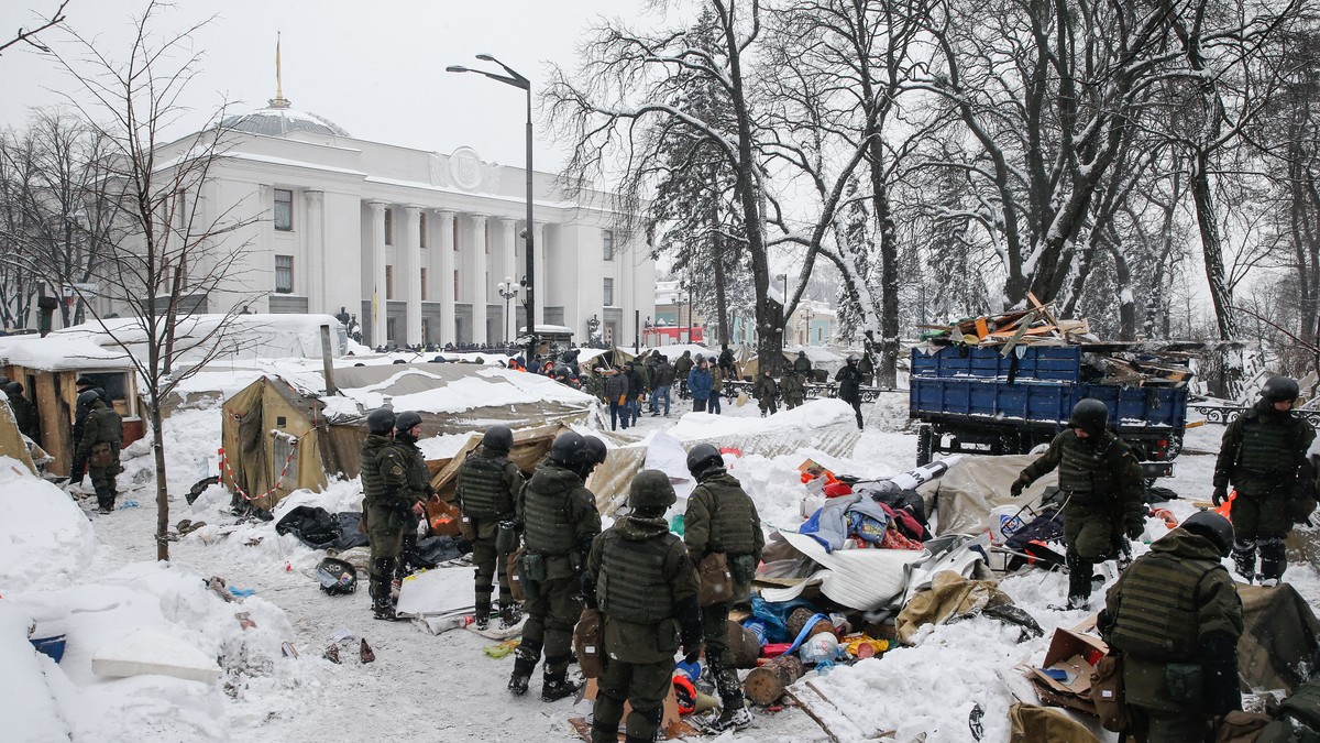 Confruntări între protestatari și poliție la Kiev