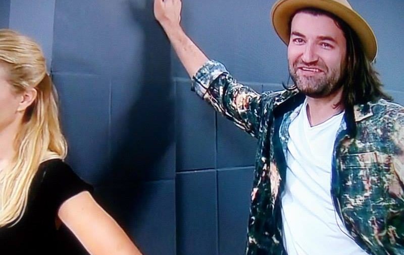Smiley reacționează după ce toată lumea a spus că se iubește cu o brunetă misterioasă. “Vreau să sărbătoresc…”. Fanii l-au felicitat imediat