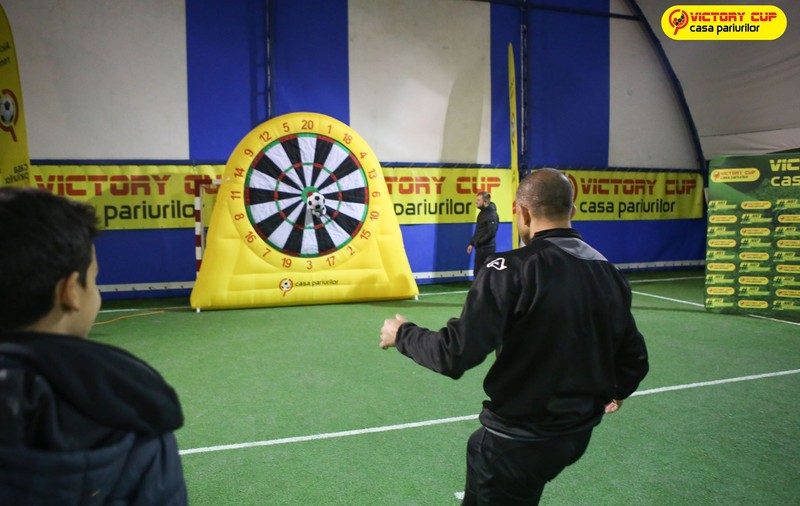 Cum i-a bătut fiul lui Paraschiv pe UEFantastici la fotbal darts