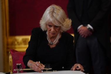 Camilla, regina consoartă, a semnat și ea Proclamația | Foto: Profimedia